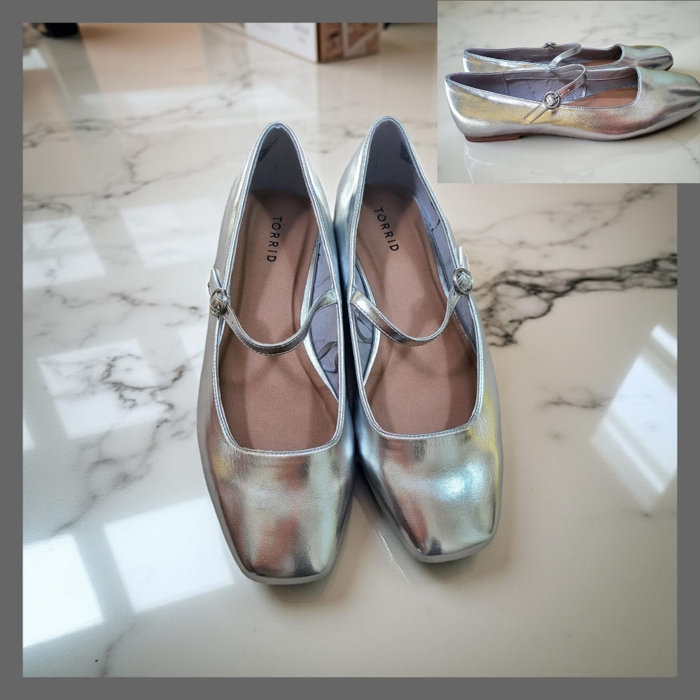 NWOT Silver Patent Leather Flats